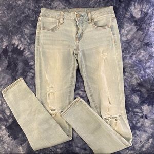 American Eagle Light Wash Distressed Jeggings